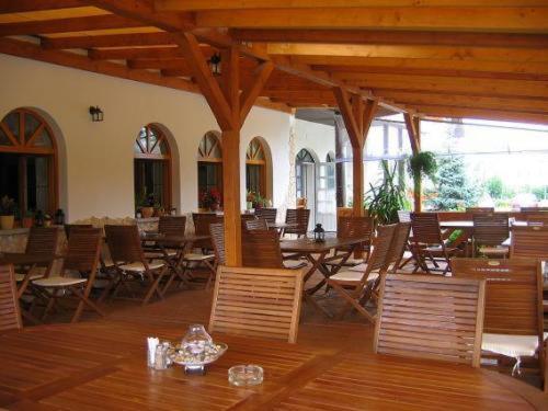 Sziget Hotel&Restaurant Tarján Servicios foto